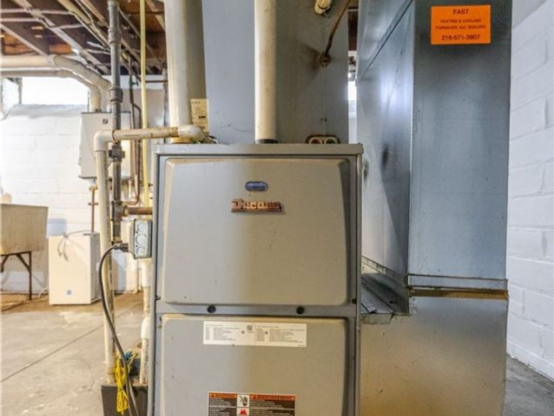 979 Oxford Road , Cleveland Heights, OH 44121 Photo 28