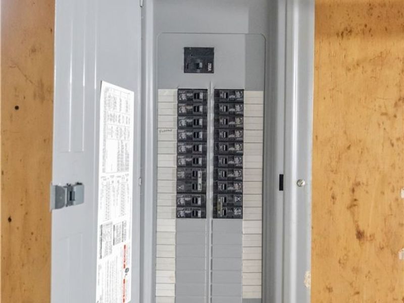 979 Oxford Road , Cleveland Heights, OH 44121 Photo 33