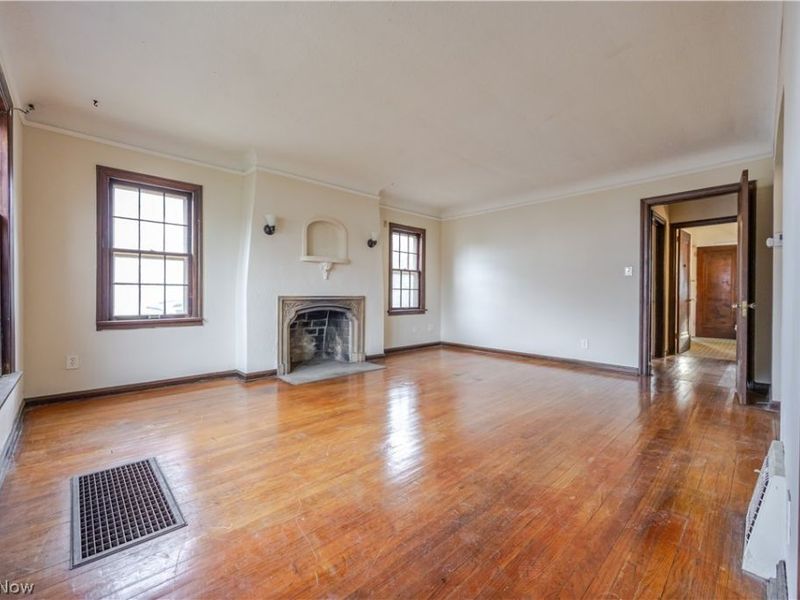 979 Oxford Road , Cleveland Heights, OH 44121 Photo 5