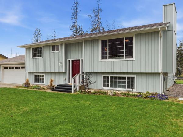 323 E Eleventh St, Deer Park, WA 99006