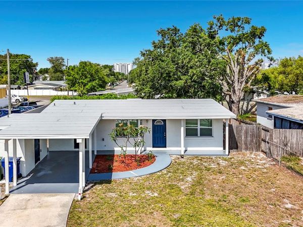 4305 WALLACE CIRCLE , TAMPA, FL 33611