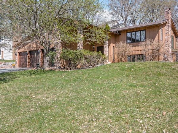 6485 Grandview Drive, Eden Prairie, MN 55346