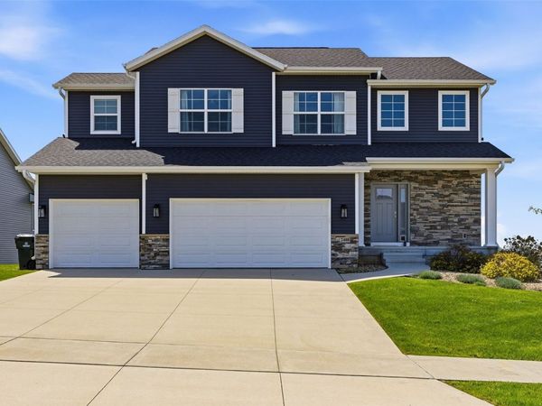 2408 Nature Ridge Drive NW, Palo, IA 52324