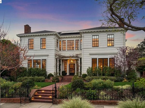 1121 BAY STREET, Alameda, CA 94501