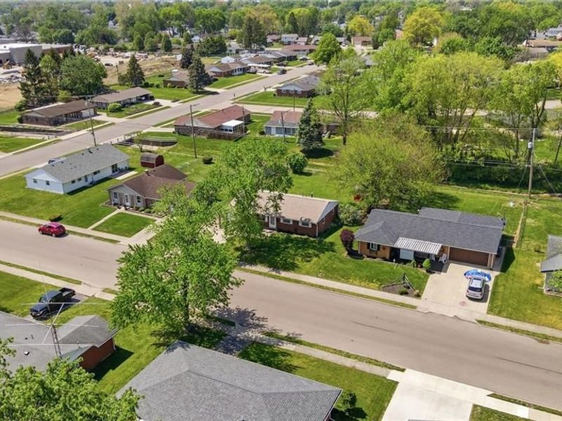 1040 Skylark Drive, Troy, OH 45373 Photo 2