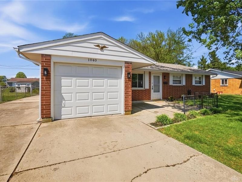 1040 Skylark Drive, Troy, OH 45373 Photo 6