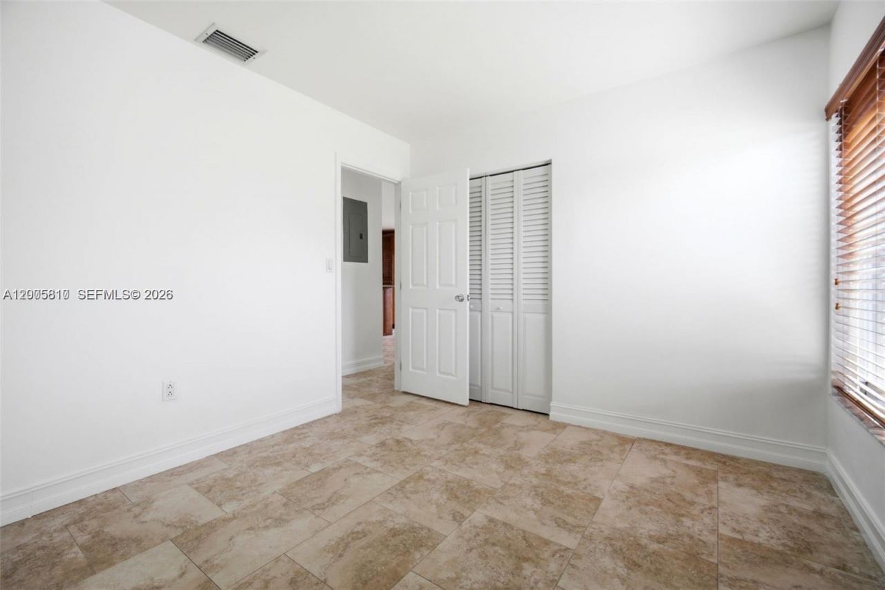 561 SW 87th Ct, Miami, FL 33174 Photo