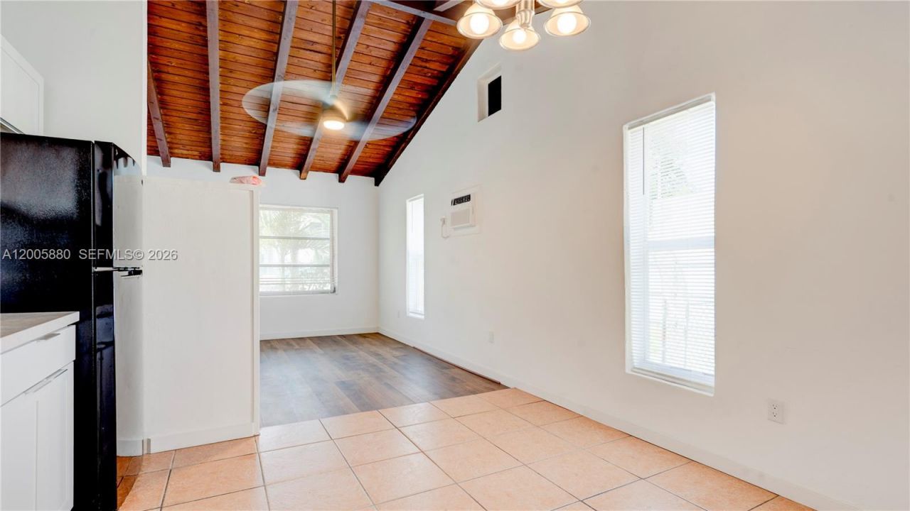 1085 NE 128th St, Unit FRONT, North Miami, FL 33161 Photo