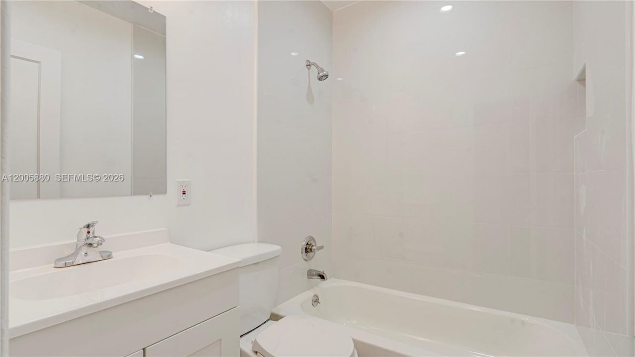 1085 NE 128th St, Unit FRONT, North Miami, FL 33161 Photo