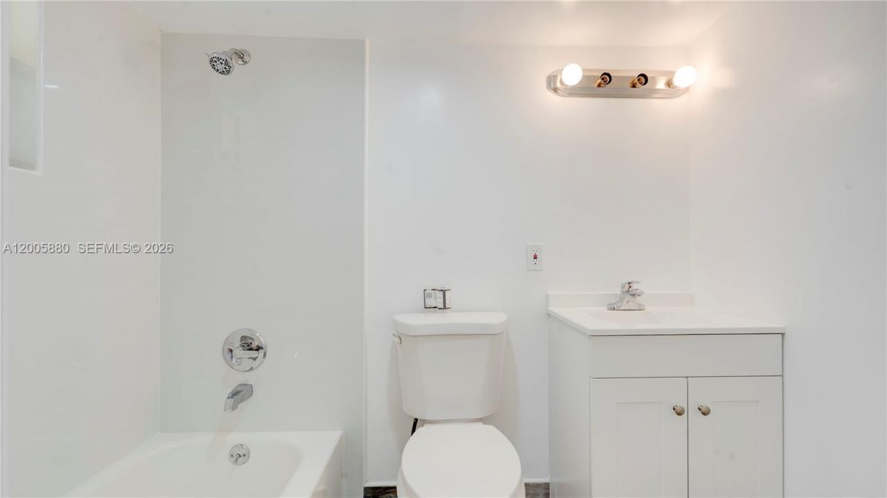 1085 NE 128th St, Unit FRONT, North Miami, FL 33161 Photo