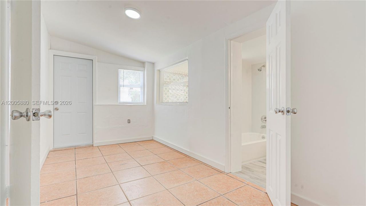 1085 NE 128th St, Unit FRONT, North Miami, FL 33161 Photo