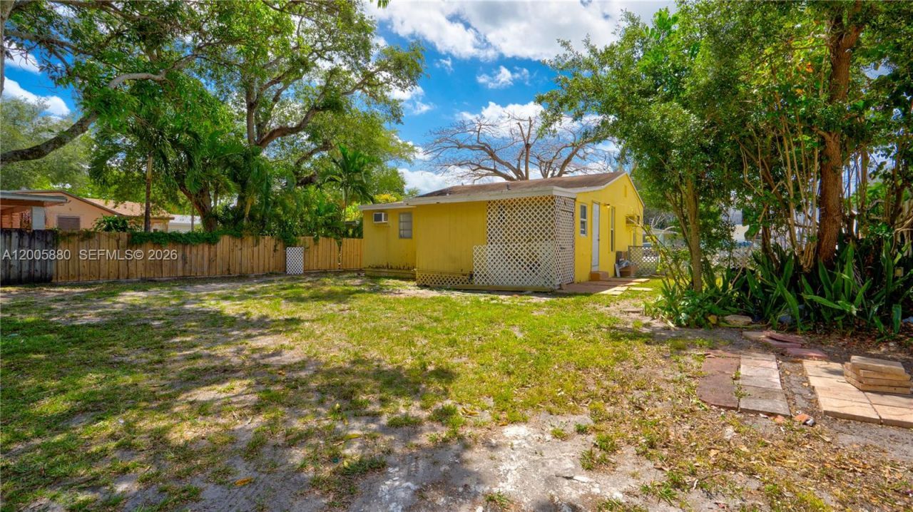 1085 NE 128th St, Unit FRONT, North Miami, FL 33161 Photo