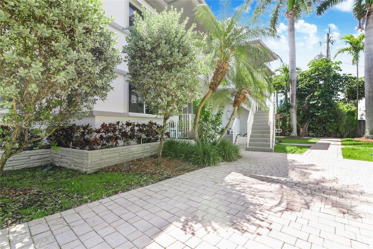 1142 99th St , Unit 24, Bay Harbor Islands, FL 33154 Photo