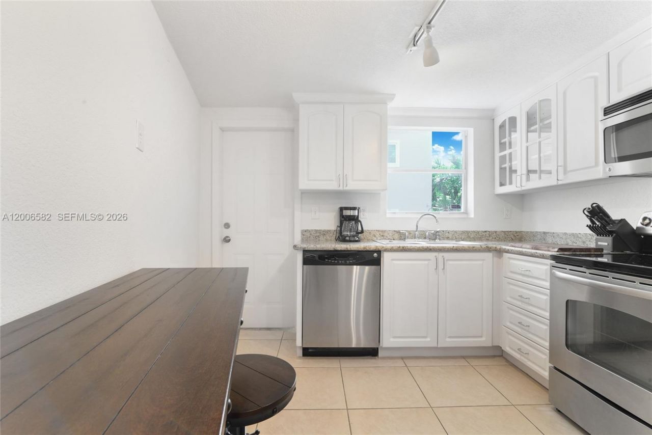 1142 99th St , Unit 24, Bay Harbor Islands, FL 33154 Photo