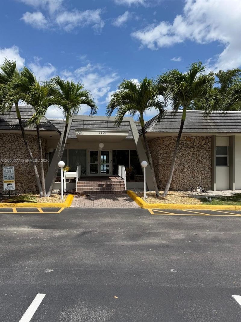 1175 NE Miami Gardens Dr, Unit 703, Miami, FL 33179 Photo