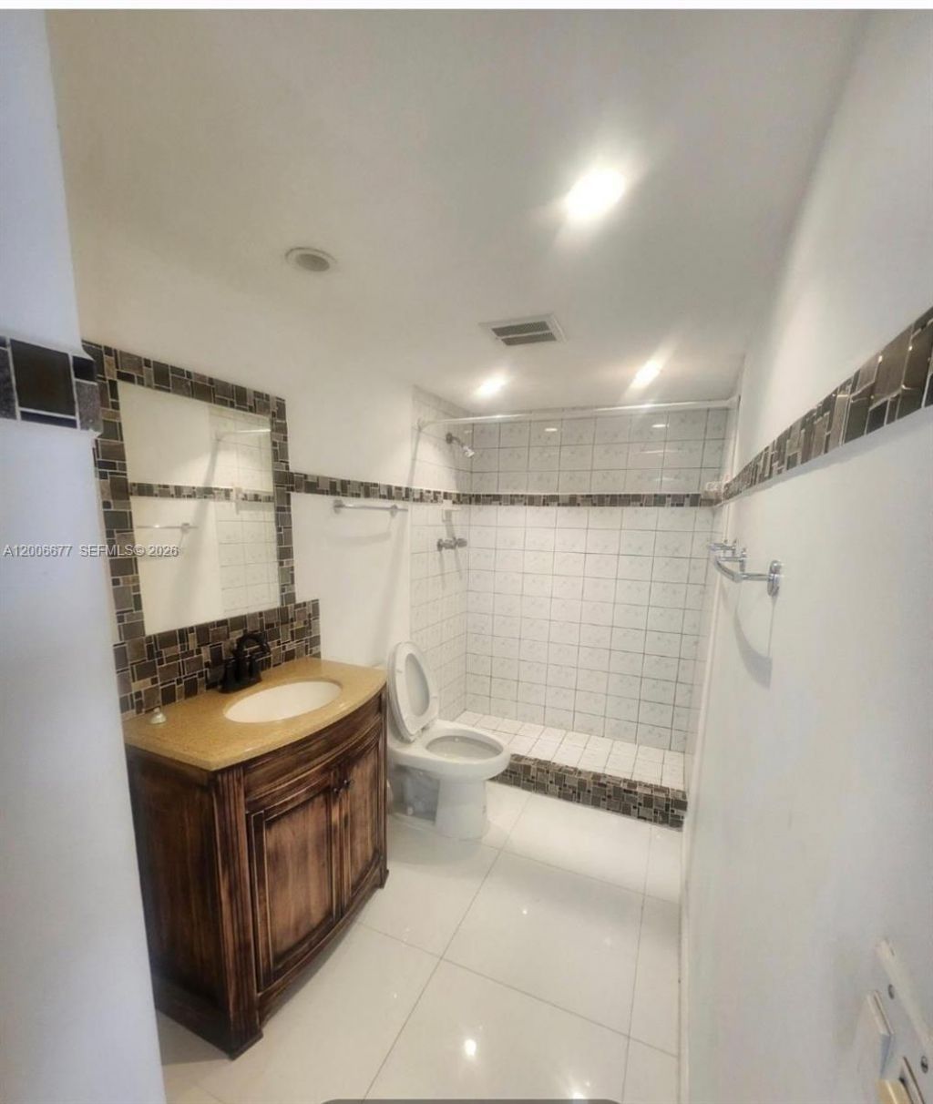 1175 NE Miami Gardens Dr, Unit 703, Miami, FL 33179 Photo
