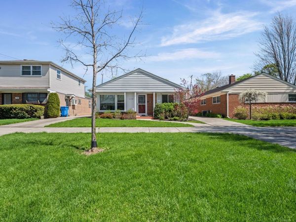 7139 N Nagle Avenue , Chicago, IL 60646