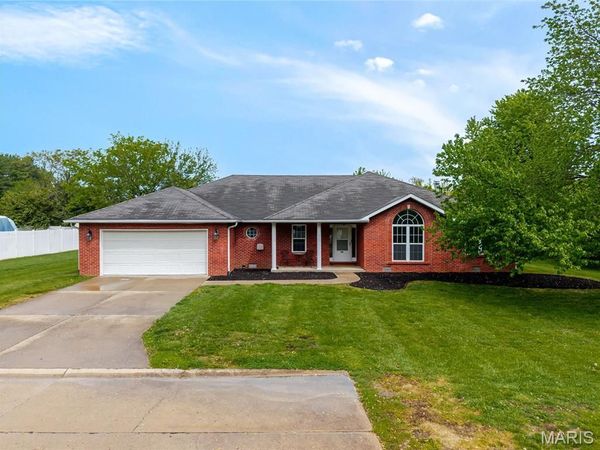 204 Piney Woods Drive, Swansea, IL 62226