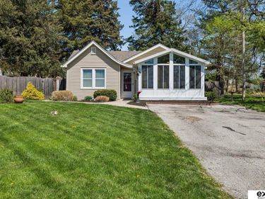 8830 Lake Street , Omaha, NE 68134