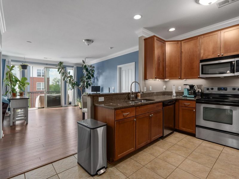 936 Perry Place, Unit 302, Columbus, OH 43215 Photo 4