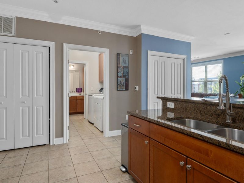 936 Perry Place, Unit 302, Columbus, OH 43215 Photo 7