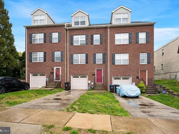 9 E ROBERTS STREET , NORRISTOWN, PA 19401