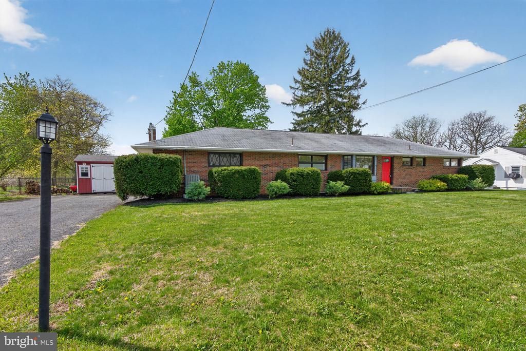 141 SIEGFRIED AVENUE , NAZARETH, PA 18064