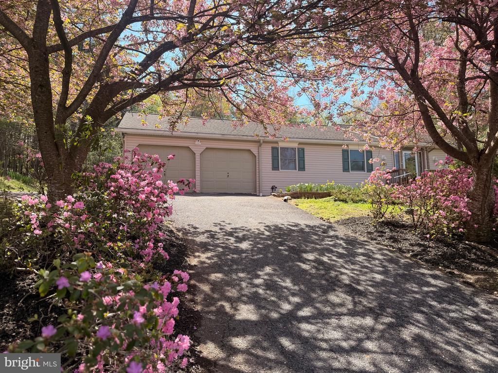 2377 STALLION DRIVE , AUBURN, PA 17922