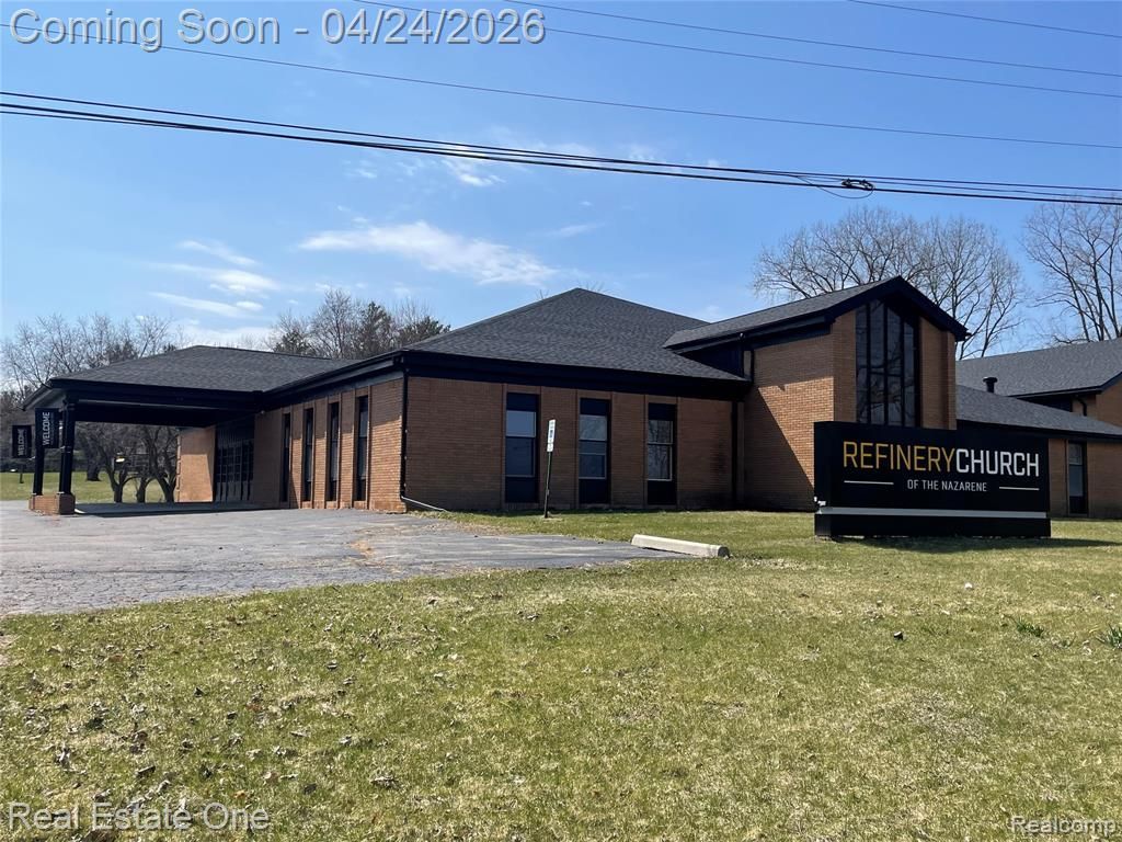 2300 S Ortonville Road, Brandon Township, MI 48462 Main Photo
