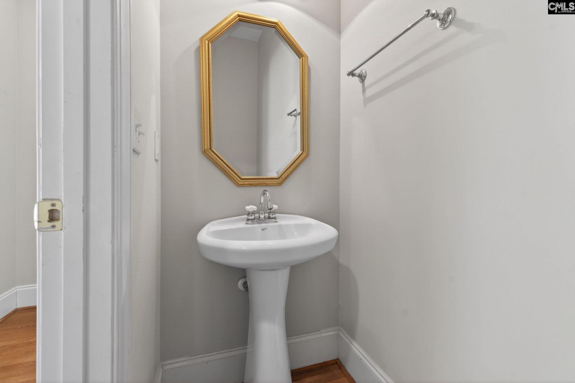 100 Shores Edge Drive  Photo 30