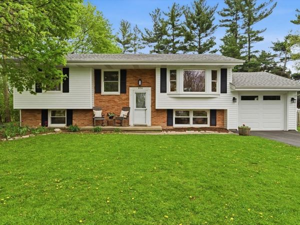 836 Longmeadow Drive, Geneva, IL 60134