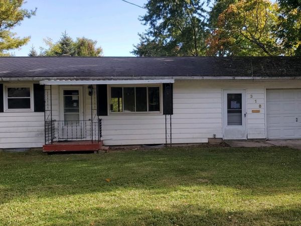318 Stewart Avenue N, Fremont, MI 49412