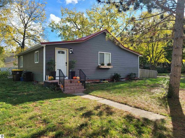 201 Bennett Avenue E, Mt Pleasant, MI 48858