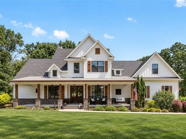 4205 Rainbow Farm Road, Bentonville, AR 72713