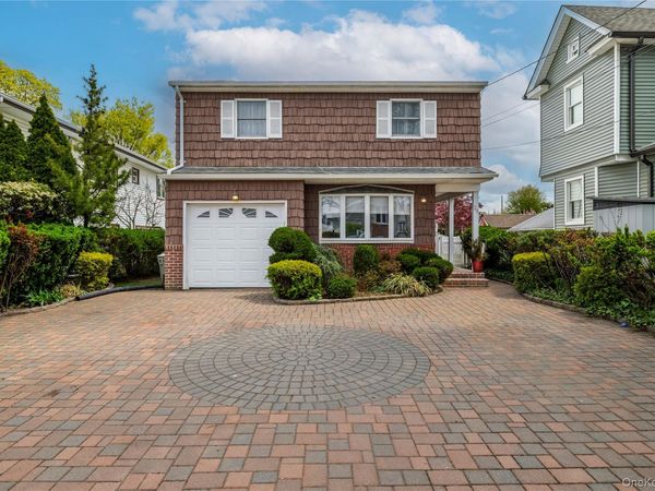 29 Gates Avenue , Malverne, NY 11565