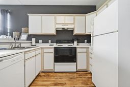 480 River Oaks Dr.  photo 4