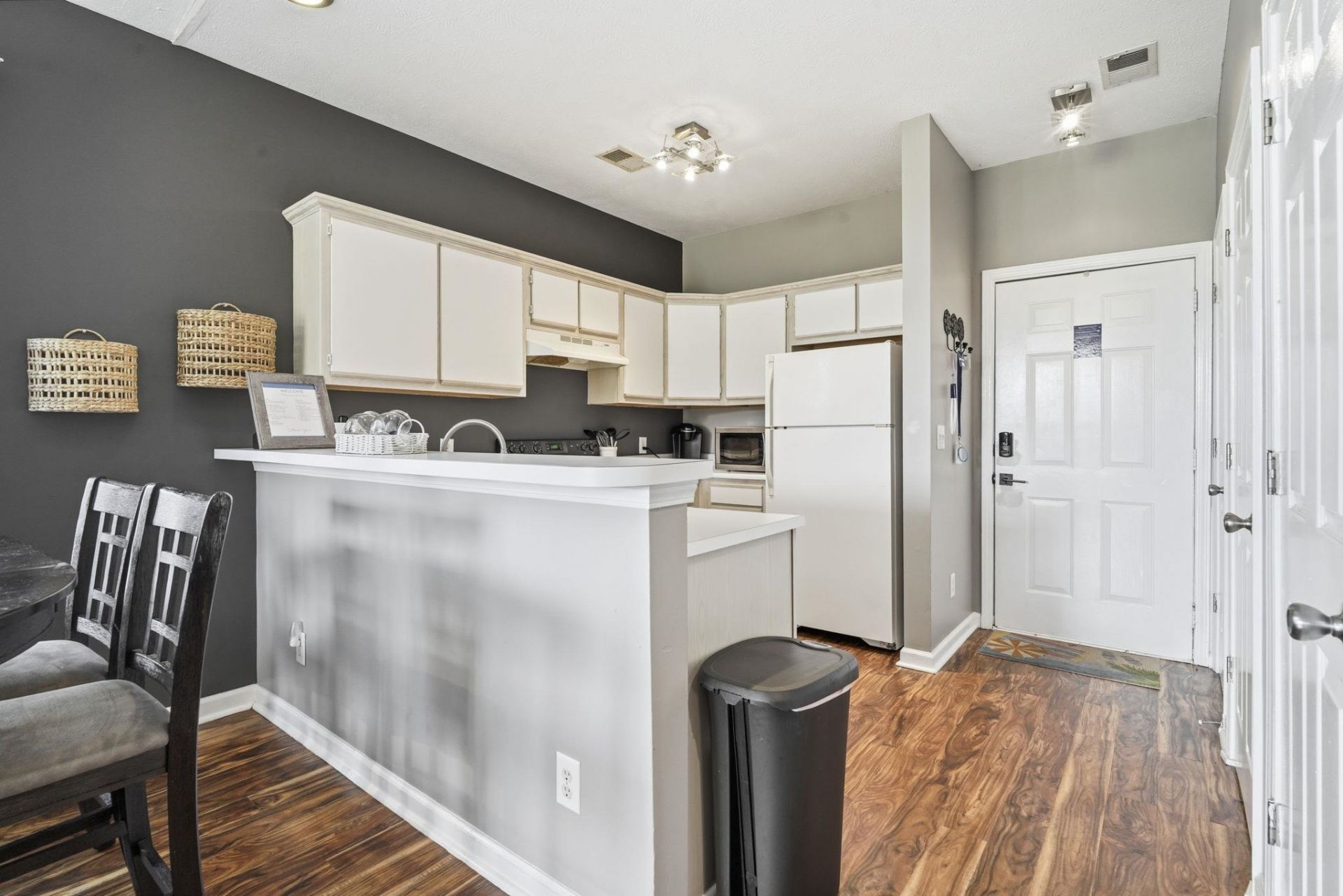 480 River Oaks Dr.  Photo 9