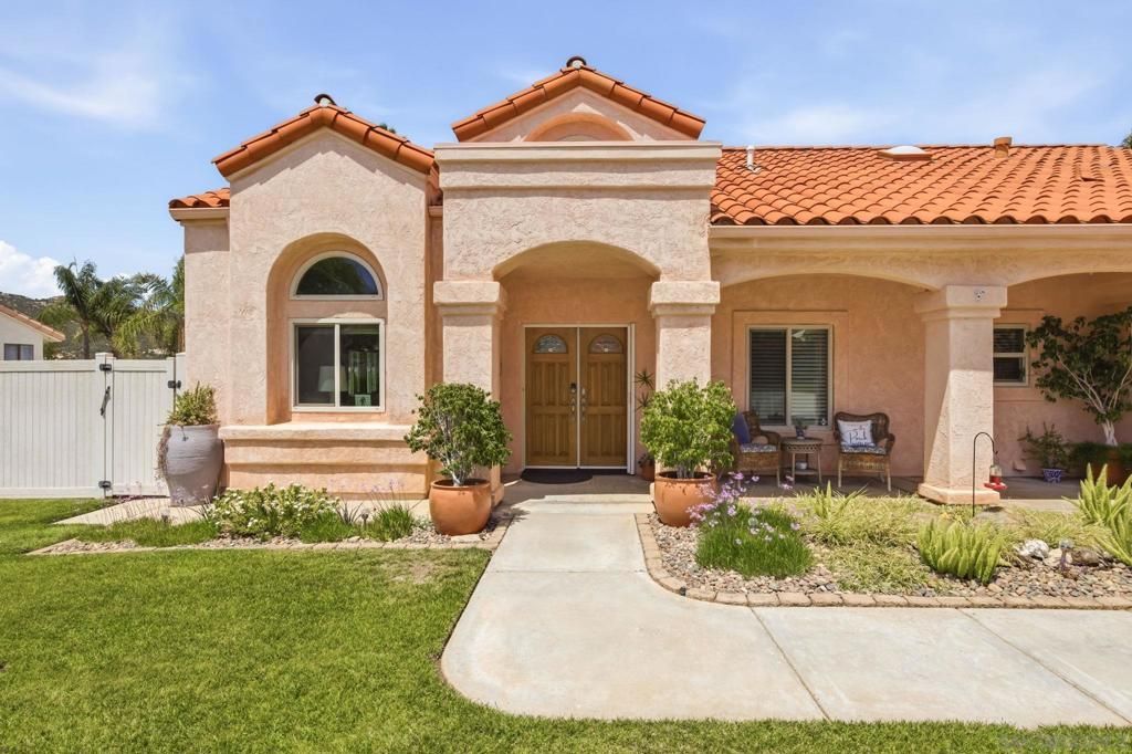 8850 Summerhill Point, Alpine, CA 91901 Main Photo