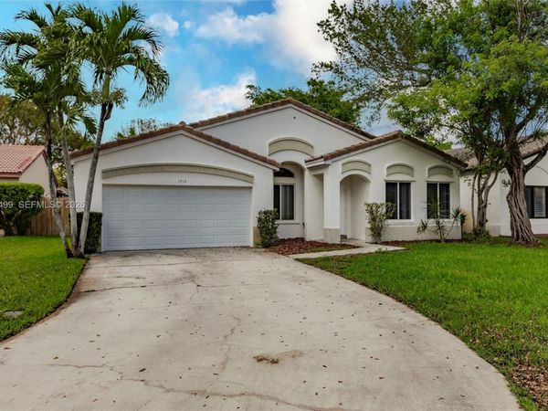1414 E Harmony Lake Cir , Davie, FL 33324