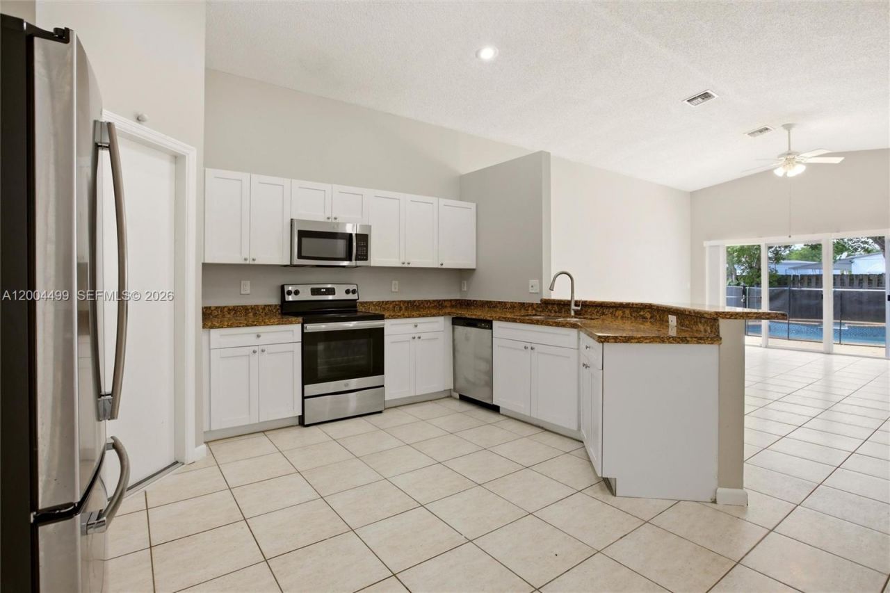 1414 E Harmony Lake Cir , Davie, FL 33324 Photo
