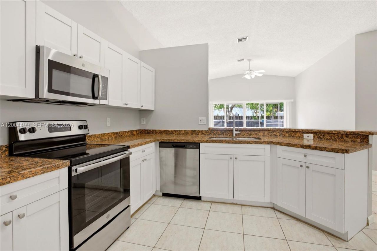 1414 E Harmony Lake Cir , Davie, FL 33324 Photo