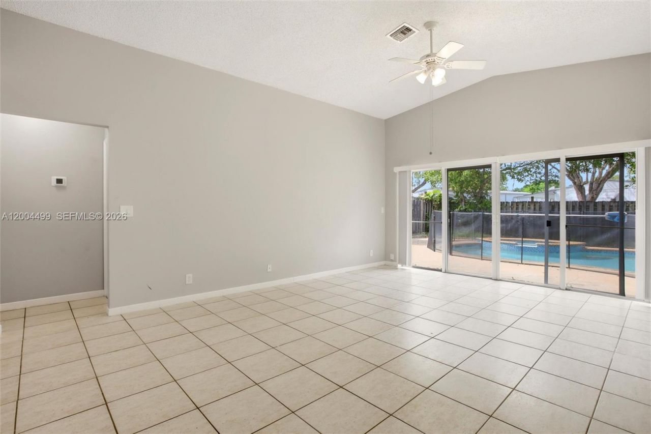 1414 E Harmony Lake Cir , Davie, FL 33324 Photo