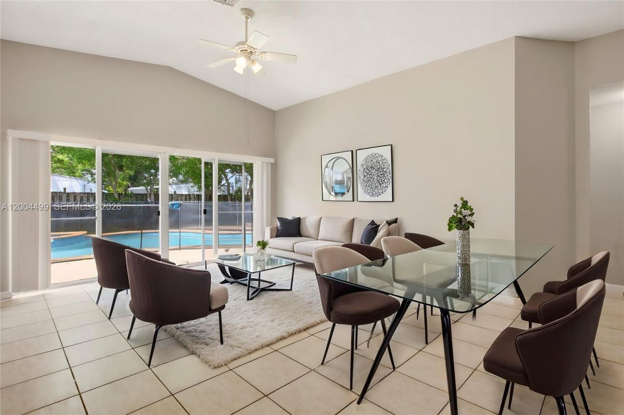 1414 E Harmony Lake Cir , Davie, FL 33324 Photo