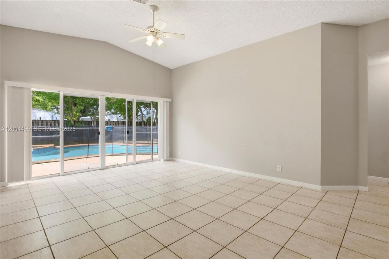 1414 E Harmony Lake Cir , Davie, FL 33324 Photo