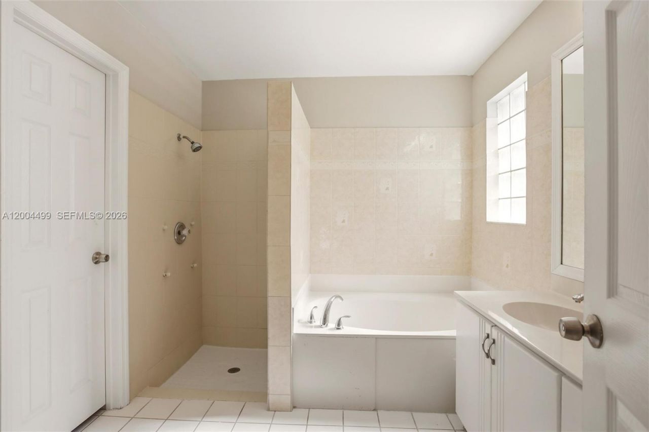 1414 E Harmony Lake Cir , Davie, FL 33324 Photo