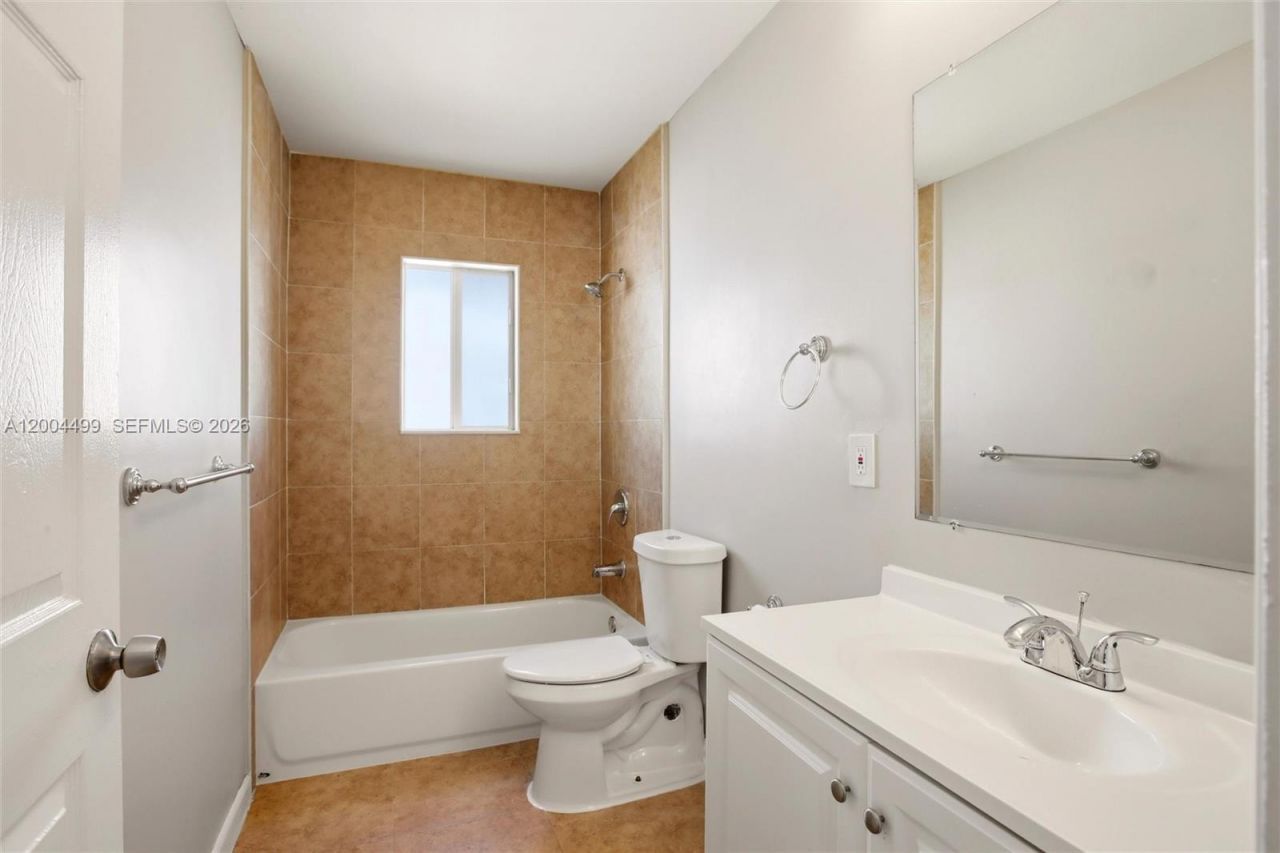 1414 E Harmony Lake Cir , Davie, FL 33324 Photo