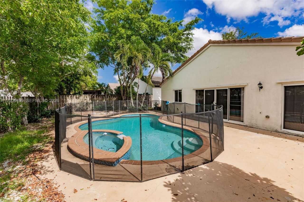 1414 E Harmony Lake Cir , Davie, FL 33324 Photo