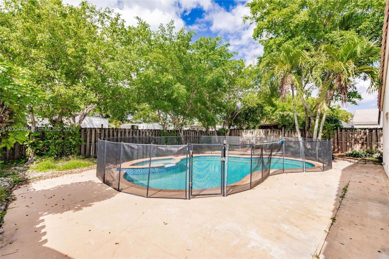 1414 E Harmony Lake Cir , Davie, FL 33324 Photo