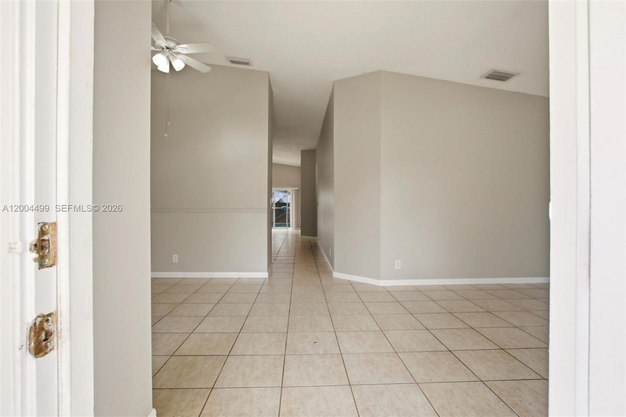 1414 E Harmony Lake Cir , Davie, FL 33324 Photo