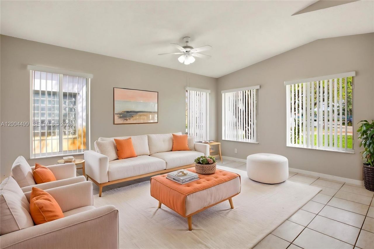 1414 E Harmony Lake Cir , Davie, FL 33324 Photo